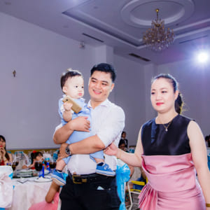 Chụp hình thôi bôi bé Tin | Nhà hàng QUEEN PLAZA