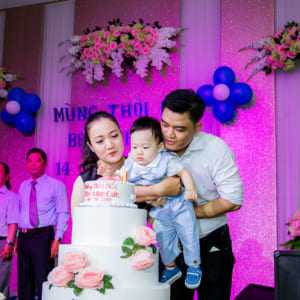 Chụp hình thôi bôi bé Tin | Nhà hàng QUEEN PLAZA