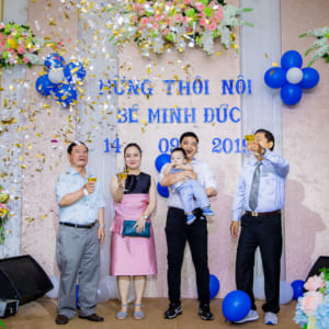 Chụp hình thôi bôi bé Tin | Nhà hàng QUEEN PLAZA