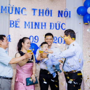 Chụp hình thôi bôi bé Tin | Nhà hàng QUEEN PLAZA