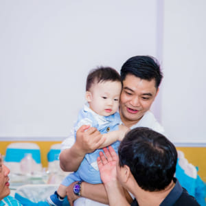 Chụp hình thôi bôi bé Tin | Nhà hàng QUEEN PLAZA