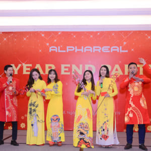 Chụp hình tiệc tất niên Công ty Bất Động Sản ALPHAREAL