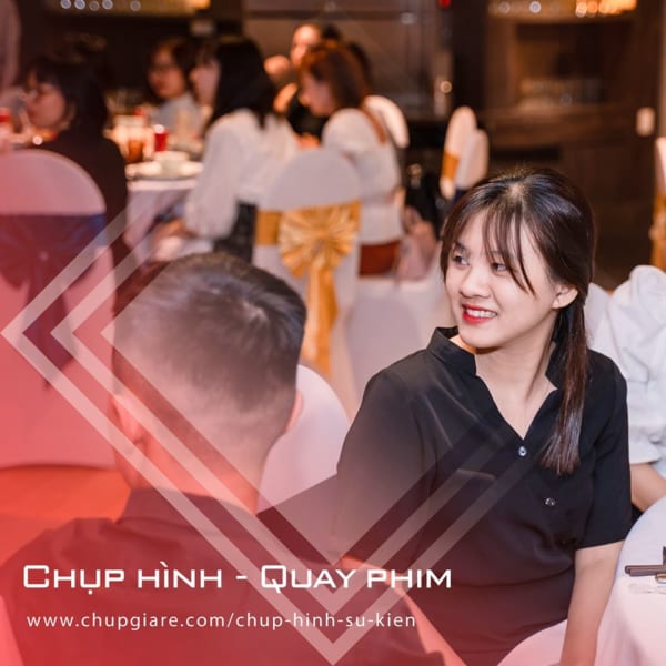 Chụp hình tiệc mừng kỷ niệm thành lập công ty DCOM