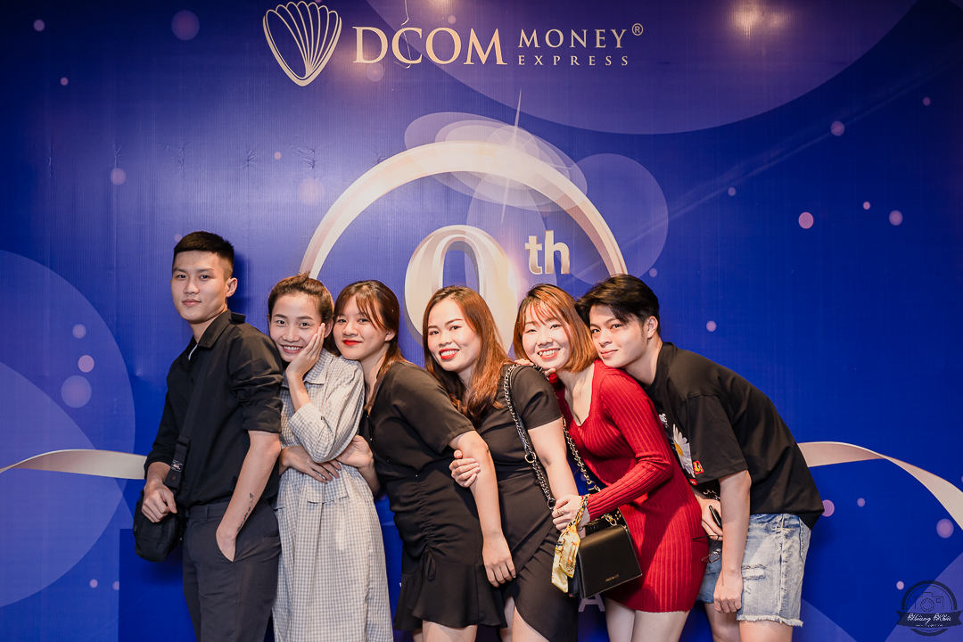Chụp hình kỷ niệm thành lập công ty DCOM