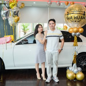 Chụp hình sự kiện bàn giao xe tại Mercedes Trường Chinh