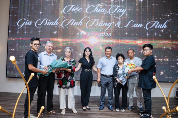 Chụp hình sự kiện tiệc chia tay gia đình | Nhà hàng Gala Center