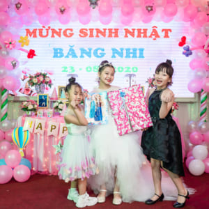 Chụp hình sinh nhật cho bé yêu tại nhà hàng