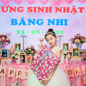 Chụp hình sinh nhật cho bé yêu tại nhà hàng