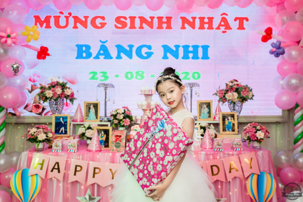 Chụp hình tiệc sinh nhật lần thứ 8 bé Elsa – Băng Nhi