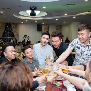 Dịch vụ chụp ảnh tiệc tất niên 30SHINE tại HCM