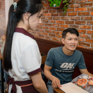 Chụp hình sự kiện khai trương quán ăn pizza tại quận Tân Phú