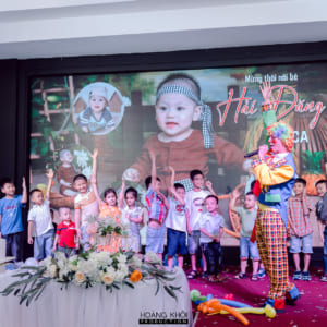 Khoảnh khắc dễ thương tiệc mừng thôi nôi bé Coca nhà hàng vườn cau Phan Văn Trị.