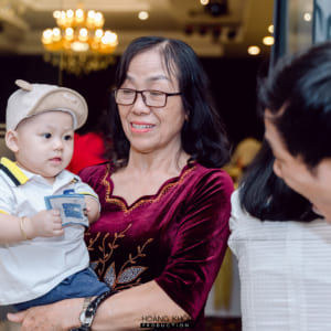 Khoảnh khắc dễ thương tiệc mừng thôi nôi bé Coca nhà hàng vườn cau Phan Văn Trị.